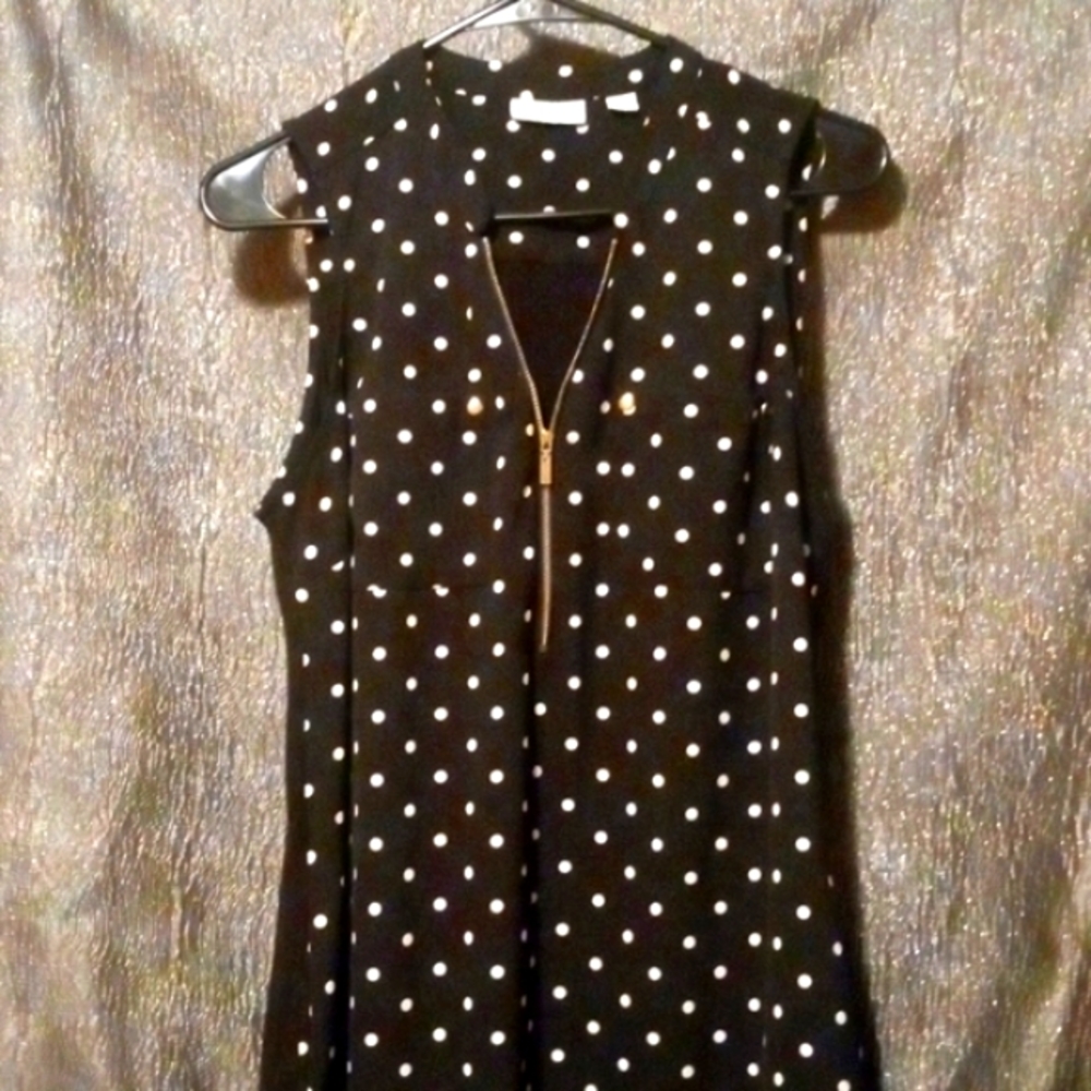 NWOT, SZ M, NEW YORK&COMPANY STRETCH POLKADOT DRESS, P2P 21", LENGTH 31"